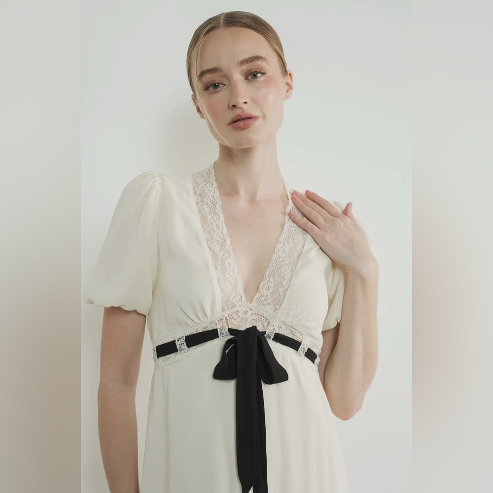 Aaron & amber V Neck Lace Insert Midi Dress
with Bow - Picture 9 of 12